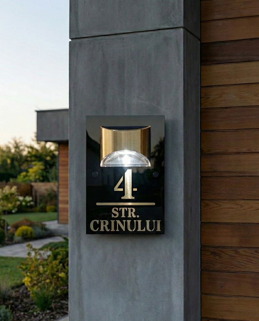 Număr de casă personalizat Luxury cu lampă solară, montat pe fațadă