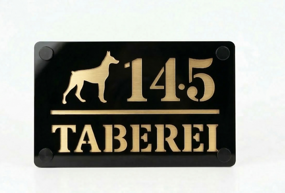 Număr de casă personalizat REX, negru cu auriu, gravură cu animal de companie