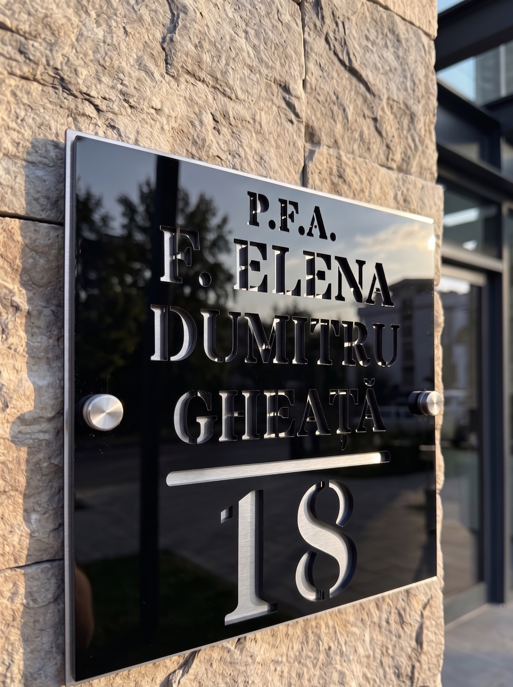Placă Semnalistică Personalizată pentru firme, persoane fizice