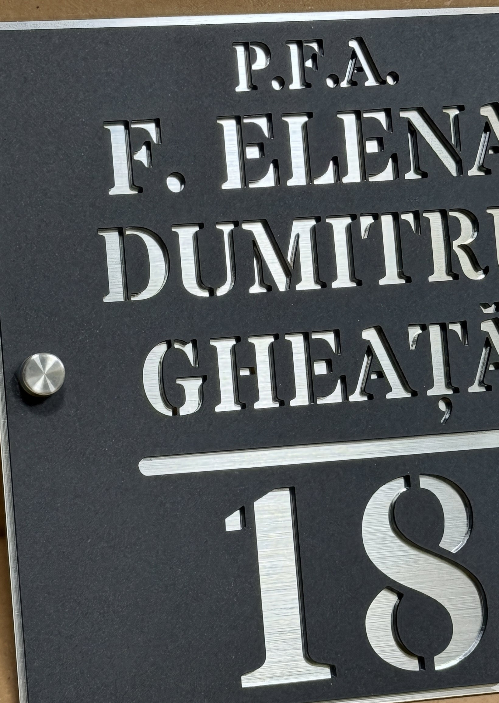 Placă Semnalistică Personalizată pentru firme, persoane fizice
