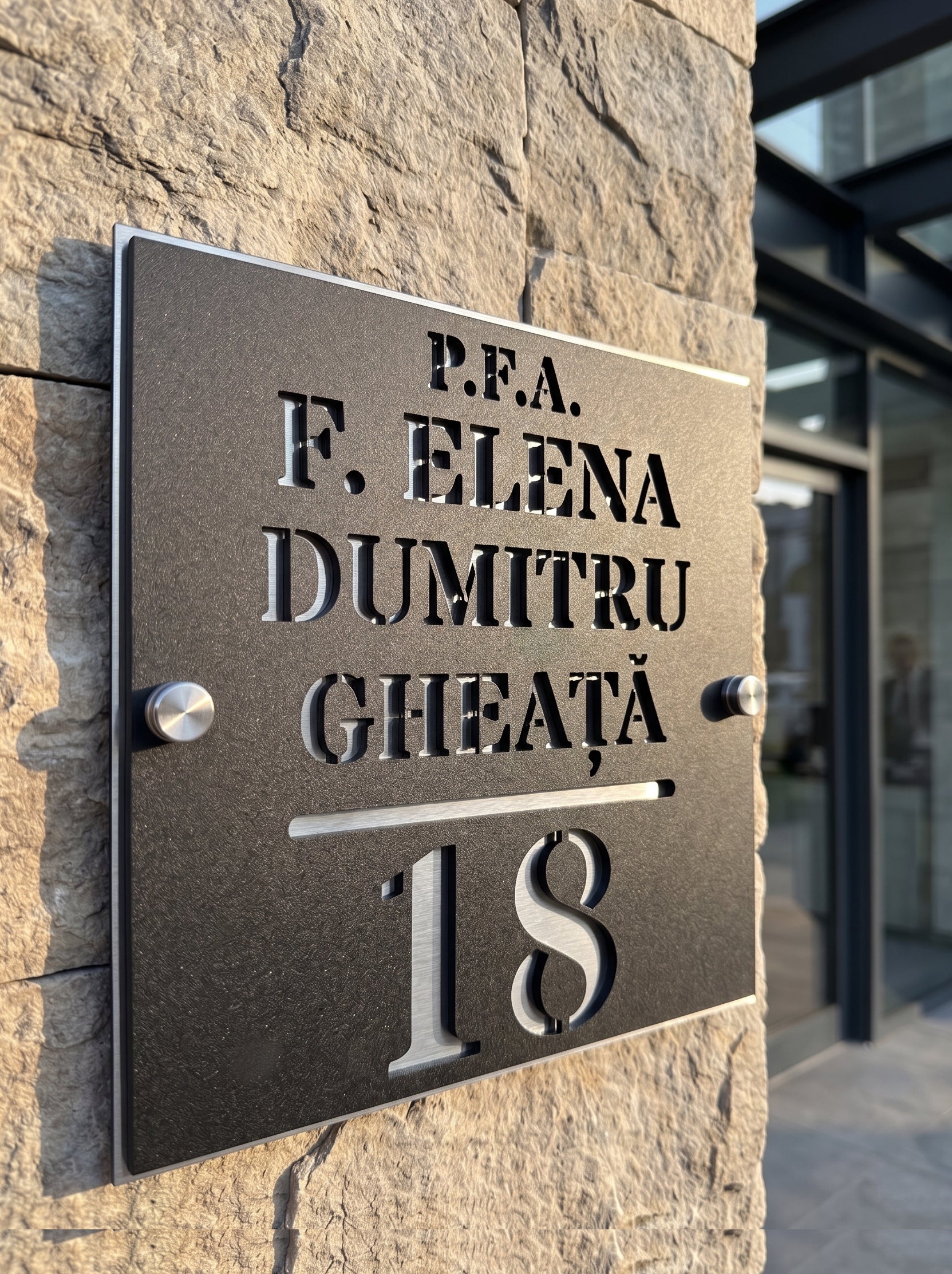 Placă Semnalistică Personalizată pentru firme, persoane fizice